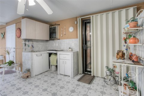 Condo in Hialeah, Florida, 2 bedrooms  № 1367560 - photo 14