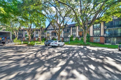 Condo in Lauderhill, Florida, 2 bedrooms  № 1367561 - photo 2