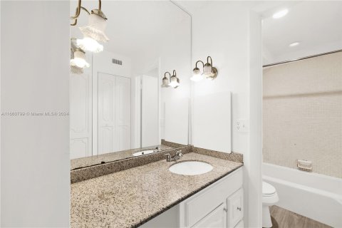 Condo in Lauderhill, Florida, 2 bedrooms  № 1367561 - photo 18