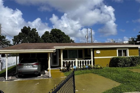 House in Miami, Florida 3 bedrooms, 113.81 sq.m. № 1427975 - photo 2