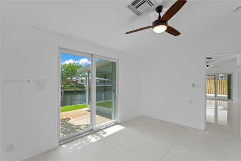 House in Wilton Manors, Florida 3 bedrooms, 170.66 sq.m. № 613448 - photo 25