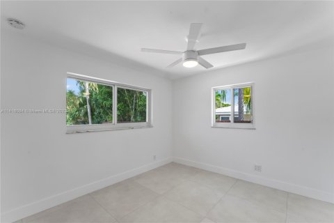 House in Wilton Manors, Florida 3 bedrooms, 170.66 sq.m. № 613448 - photo 13