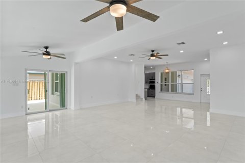 House in Wilton Manors, Florida 3 bedrooms, 170.66 sq.m. № 613448 - photo 26