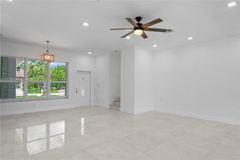 House in Wilton Manors, Florida 3 bedrooms, 170.66 sq.m. № 613448 - photo 19