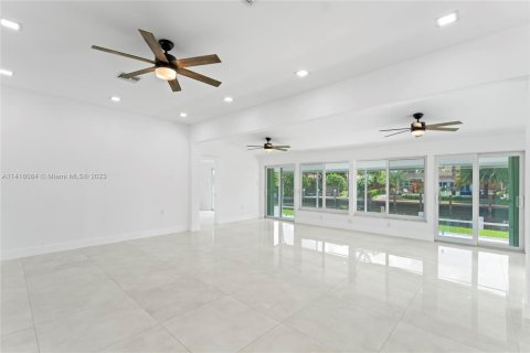 House in Wilton Manors, Florida 3 bedrooms, 170.66 sq.m. № 613448 - photo 21