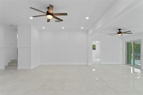 House in Wilton Manors, Florida 3 bedrooms, 170.66 sq.m. № 613448 - photo 20