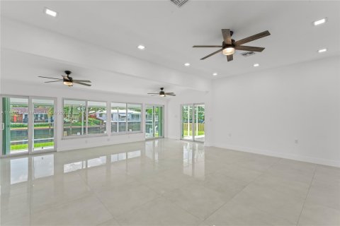 House in Wilton Manors, Florida 3 bedrooms, 170.66 sq.m. № 613448 - photo 18