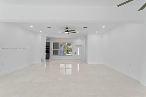 House in Wilton Manors, Florida 3 bedrooms, 170.66 sq.m. № 613448 - photo 27