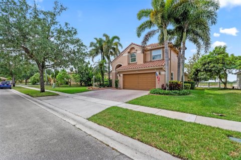 House in Pembroke Pines, Florida 4 bedrooms, 217.3 sq.m. № 1189945 - photo 6