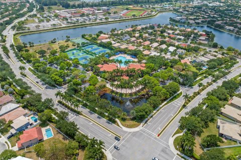 House in Pembroke Pines, Florida 4 bedrooms, 217.3 sq.m. № 1189945 - photo 2