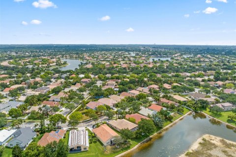 House in Pembroke Pines, Florida 4 bedrooms, 217.3 sq.m. № 1189945 - photo 3