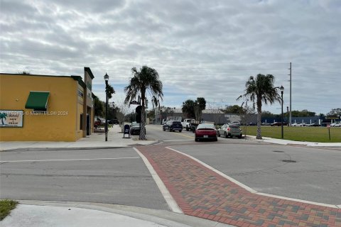 Propiedad comercial en venta en St. Lucie, Florida № 1374215 - foto 16