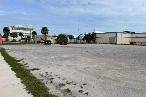 Propiedad comercial en venta en St. Lucie, Florida № 1374215 - foto 19