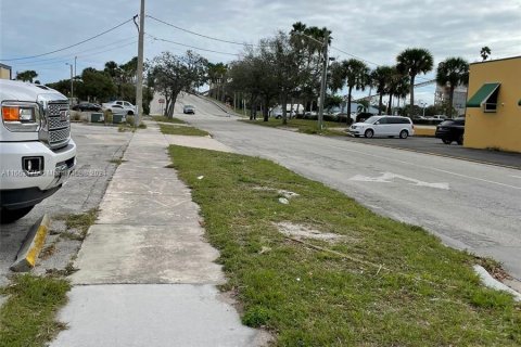 Propiedad comercial en venta en St. Lucie, Florida № 1374215 - foto 15