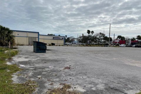 Propiedad comercial en venta en St. Lucie, Florida № 1374215 - foto 30