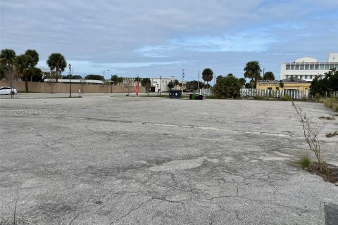 Propiedad comercial en venta en St. Lucie, Florida № 1374215 - foto 8