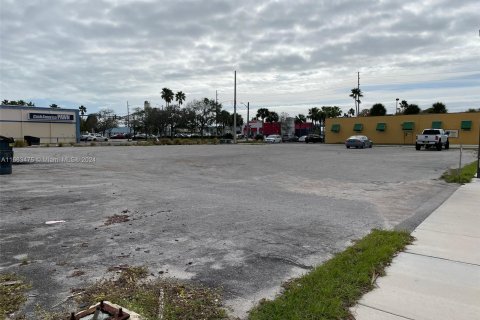 Propiedad comercial en venta en St. Lucie, Florida № 1374215 - foto 29