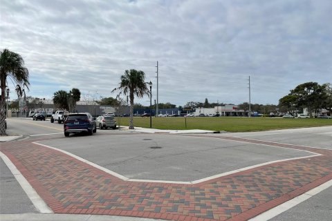 Propiedad comercial en venta en St. Lucie, Florida № 1374215 - foto 18