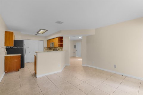 Touwnhouse à vendre à Miramar, Floride: 3 chambres, 143.72 m2 № 1374213 - photo 14