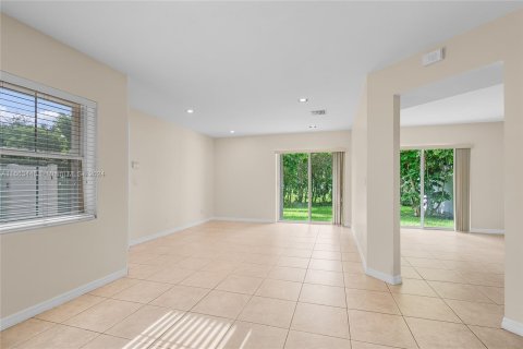 Townhouse in Miramar, Florida 3 bedrooms, 143.72 sq.m. № 1374213 - photo 10