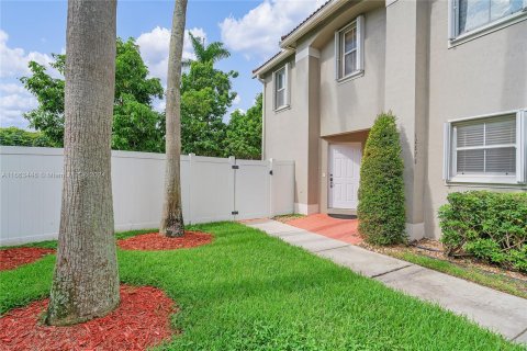 Touwnhouse à vendre à Miramar, Floride: 3 chambres, 143.72 m2 № 1374213 - photo 1