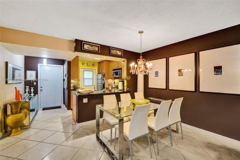 Copropriété à vendre à Oakland Park, Floride: 2 chambres, 89.19 m2 № 1374212 - photo 11