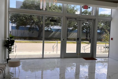 Propiedad comercial en venta en Doral, Florida № 1140717 - foto 3