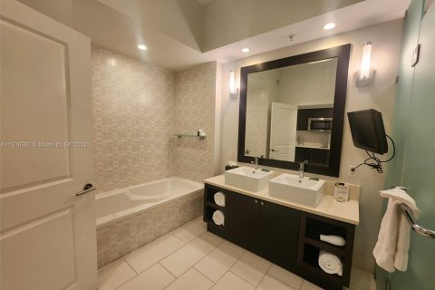 Condominio en venta en Doral, Florida, 1 dormitorio, 65.5 m2 № 958648 - foto 16