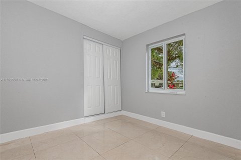 Купить виллу или дом в Маргит, Флорида 3 спальни, № 972600 - фото 16