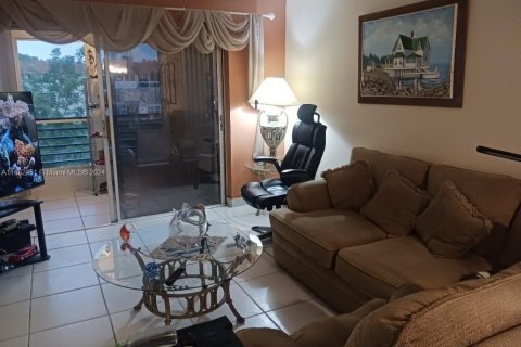 Condo in Sunrise, Florida, 2 bedrooms  № 1293127 - photo 13