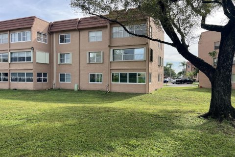 Condo in Sunrise, Florida, 2 bedrooms  № 1293127 - photo 7