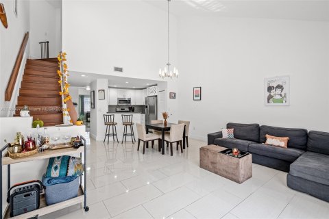 Adosado en venta en Miami, Florida, 2 dormitorios, 111.39 m2 № 1365472 - foto 1