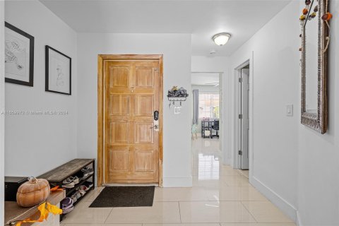 Townhouse in Miami, Florida 2 bedrooms, 111.39 sq.m. № 1365472 - photo 8