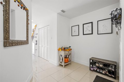 Townhouse in Miami, Florida 2 bedrooms, 111.39 sq.m. № 1365472 - photo 9