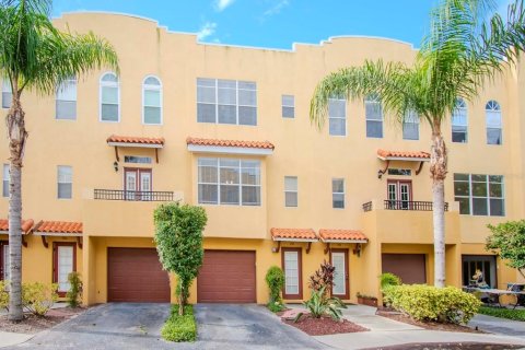 Adosado en venta en Tampa, Florida, 3 dormitorios, 173.91 m2 № 1362875 - foto 3