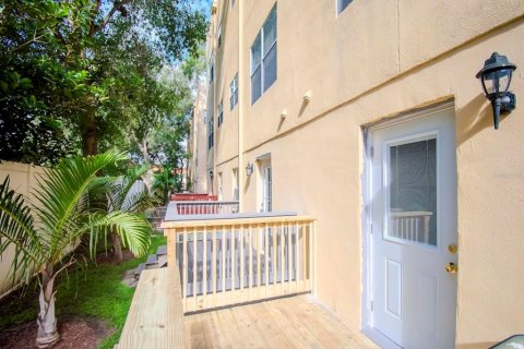 Townhouse in Tampa, Florida 3 bedrooms, 173.91 sq.m. № 1362875 - photo 30