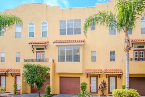 Adosado en venta en Tampa, Florida, 3 dormitorios, 173.91 m2 № 1362875 - foto 2