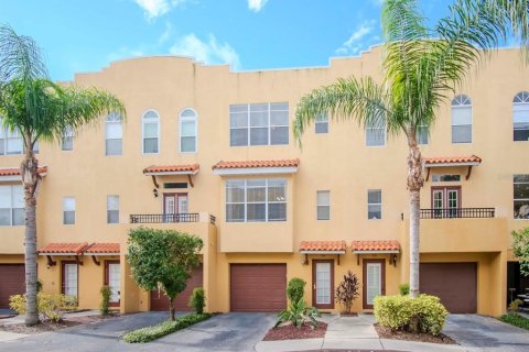 Touwnhouse à vendre à Tampa, Floride: 3 chambres, 173.91 m2 № 1362875 - photo 1