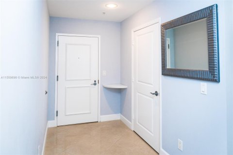 Condominio en venta en Hallandale Beach, Florida, 2 dormitorios, 92.81 m2 № 1091242 - foto 5