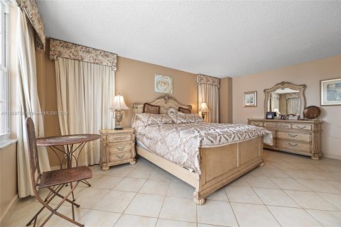 Condominio en alquiler en Hollywood, Florida, 2 dormitorios, 135.54 m2 № 1091240 - foto 25