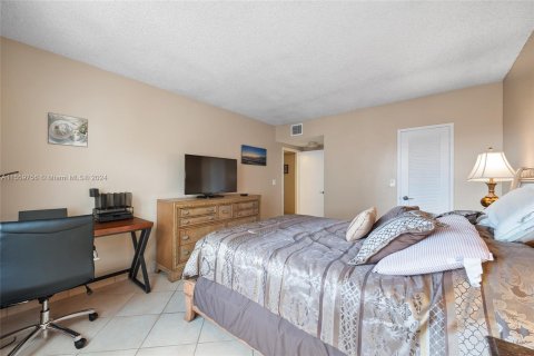 Condominio en alquiler en Hollywood, Florida, 2 dormitorios, 135.54 m2 № 1091240 - foto 19