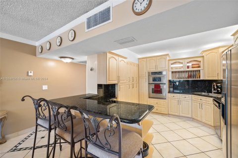 Condominio en alquiler en Hollywood, Florida, 2 dormitorios, 135.54 m2 № 1091240 - foto 10