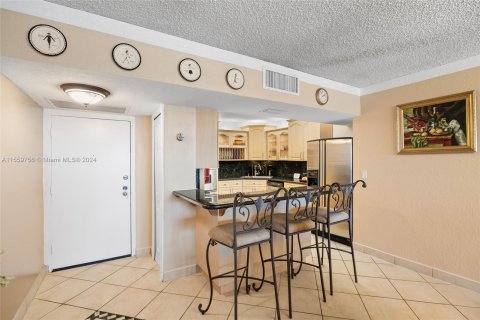 Condominio en alquiler en Hollywood, Florida, 2 dormitorios, 135.54 m2 № 1091240 - foto 11
