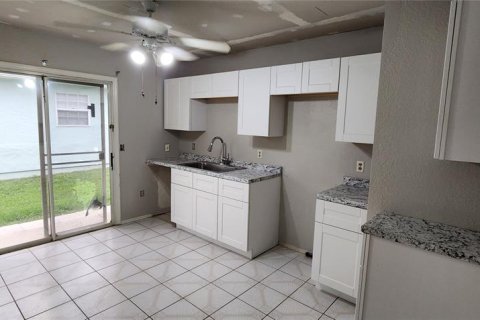 House in Port Charlotte, Florida 3 bedrooms, 96.43 sq.m. № 1274539 - photo 7