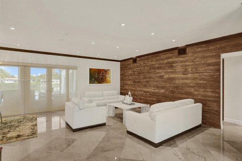 Villa ou maison à vendre à Miami, Floride: 4 chambres, 231.7 m2 № 782249 - photo 8