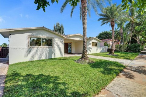 House in Miami, Florida 4 bedrooms, 231.7 sq.m. № 782249 - photo 5