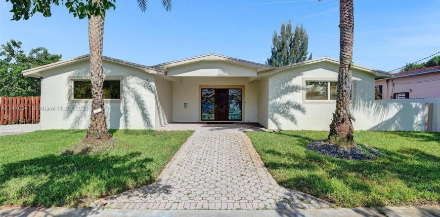 Villa ou maison à Miami, Floride 4 chambres, 231.7 m2 № 782249