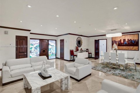 Villa ou maison à vendre à Miami, Floride: 4 chambres, 231.7 m2 № 782249 - photo 10