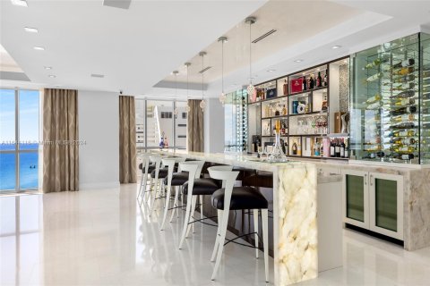 Condominio en venta en Sunny Isles Beach, Florida, 4 dormitorios, 853.12 m2 № 1330514 - foto 9