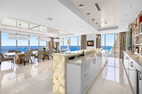 Condominio en venta en Sunny Isles Beach, Florida, 4 dormitorios, 853.12 m2 № 1330514 - foto 10